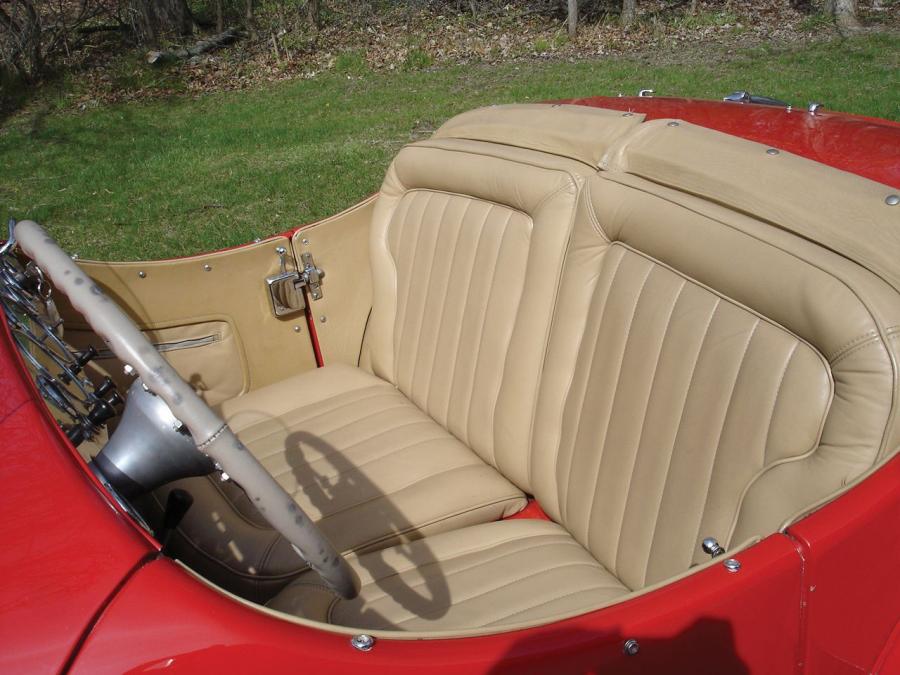Интерьер Allard K2 Roadster 1951 года  (фото 9 из 20)